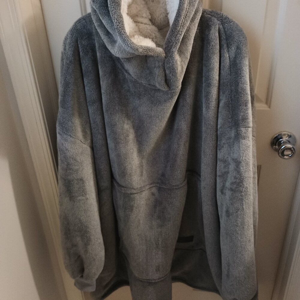 Catalonia hooded wearable blanket - super cozy
